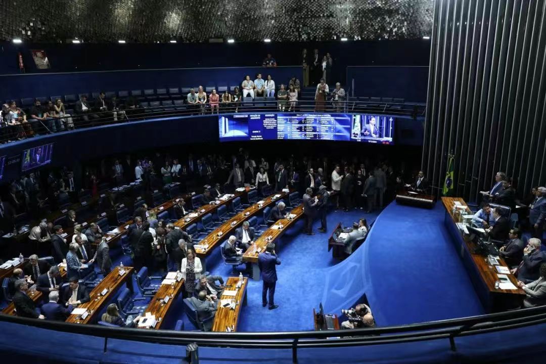 O Senado brasileiro revisou e aprovou o projeto regulatório da reforma tributária do Brasil em 12 de dezembro.